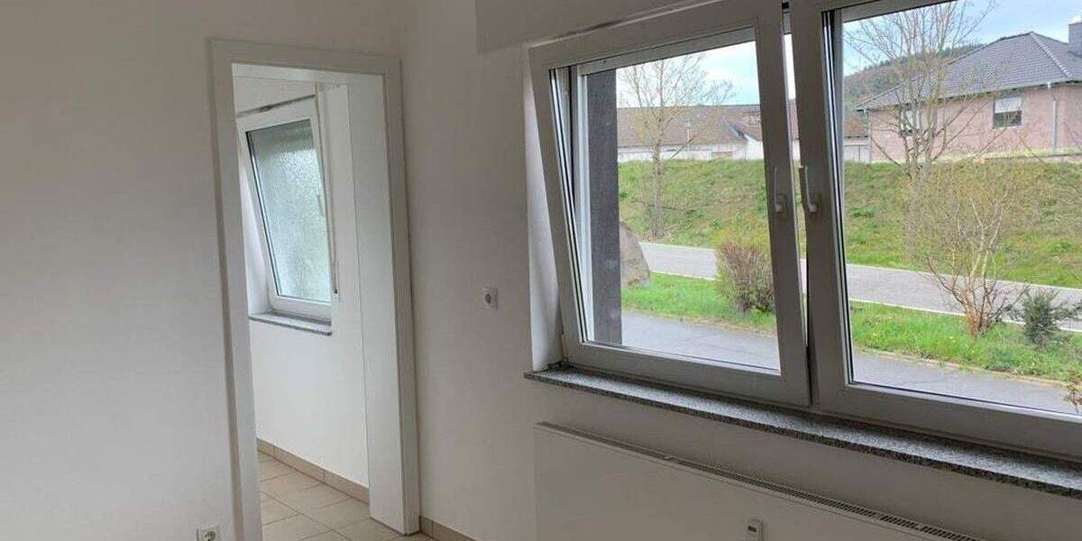 Renovierte und helle 94m2 3ZKB in attraktiver Lage von Ettringen 3 zimmer