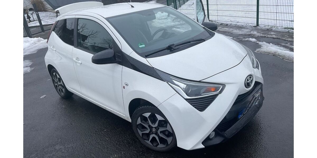Toyota Aygo (X) 18.400 km 8.500 &euro; Bad Soden-Salmünster 63628