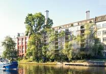 Modernes Wohnen an der Spree: 2-Zi.-Neubau mit Terrasse und Garten