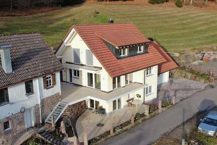 Haus zum Mieten in Baiersbronn 1.300 € 145 m² 4.5 zimmer