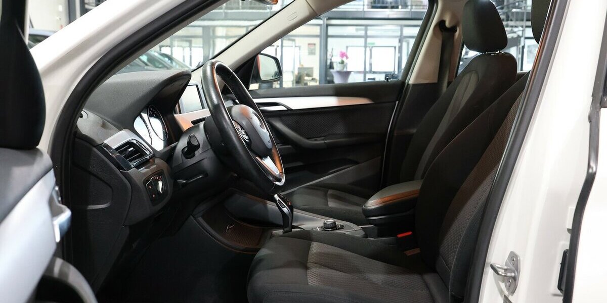 BMW X1 sDrive 18i Advantage WHITE / AUTOMATIK / 89.000 km 18.444 &euro; Hamm 59077