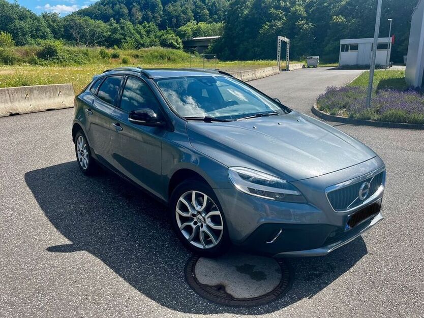 V40 Cross Country