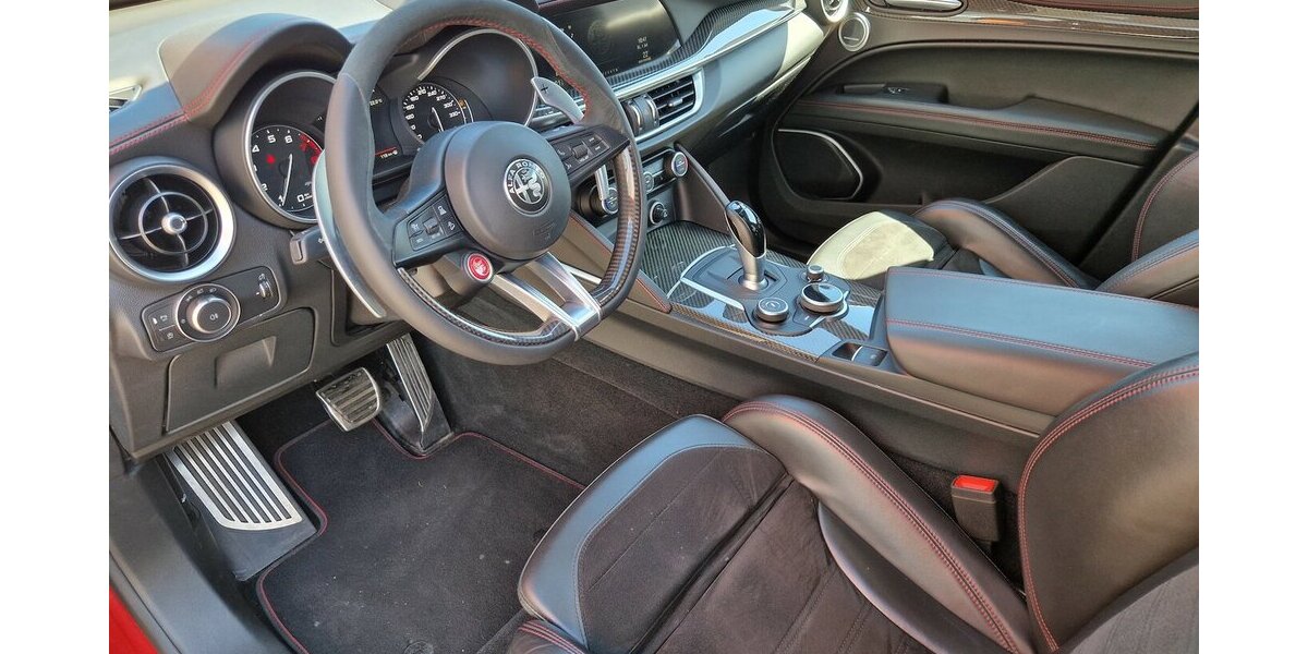 Alfa Romeo Stelvio Quadrifoglio Q4 63.569 km 46.800 € Wilsdruff 01723