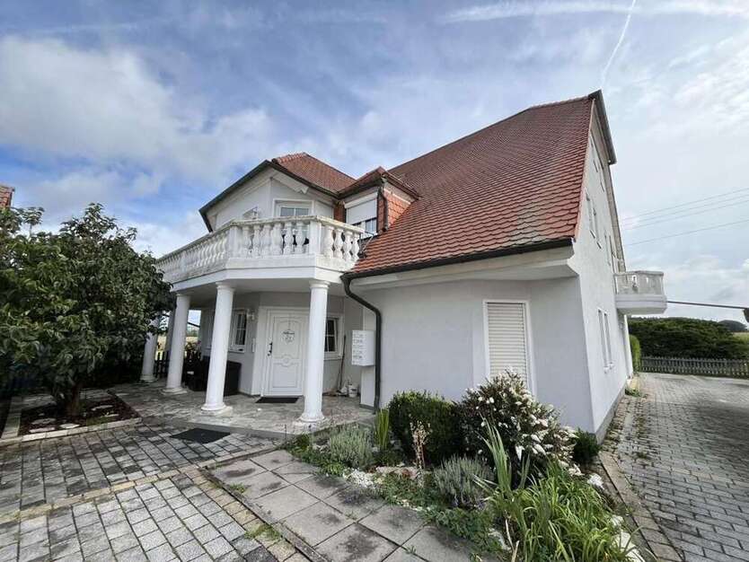 Wohnung zum Kaufen in Cadolzburg 249.000 € 94 m² 2 zimmer