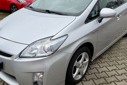 Toyota Prius 168.000 km 7.000 &euro; Zwenkau OT Löbschütz 04442