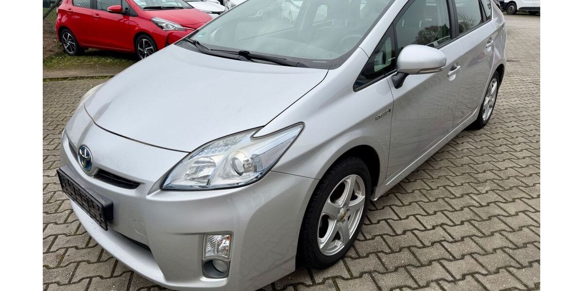 Toyota Prius 168.000 km 7.000 &euro; Zwenkau OT Löbschütz 04442