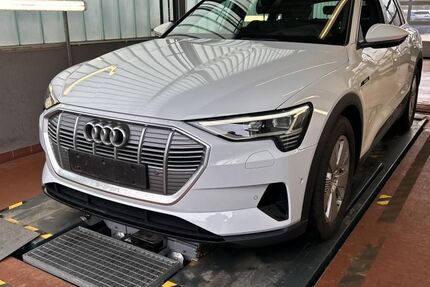 Audi e-tron 41.073 km 31.990 &euro; Braunschweig 38122