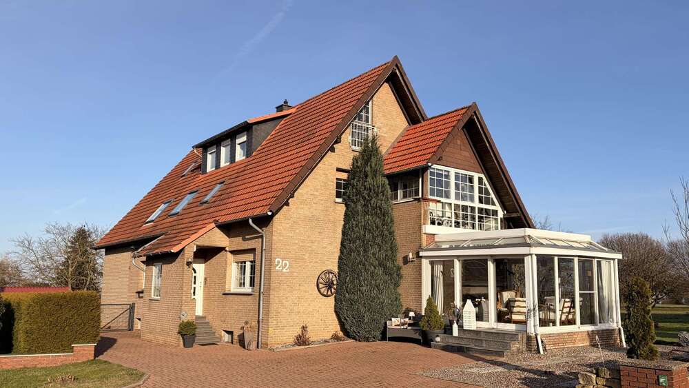 Einfamilienhaus Hille - 11 Zimmer, 310 m&sup2;, 443.000&euro; | Angebot:25336712