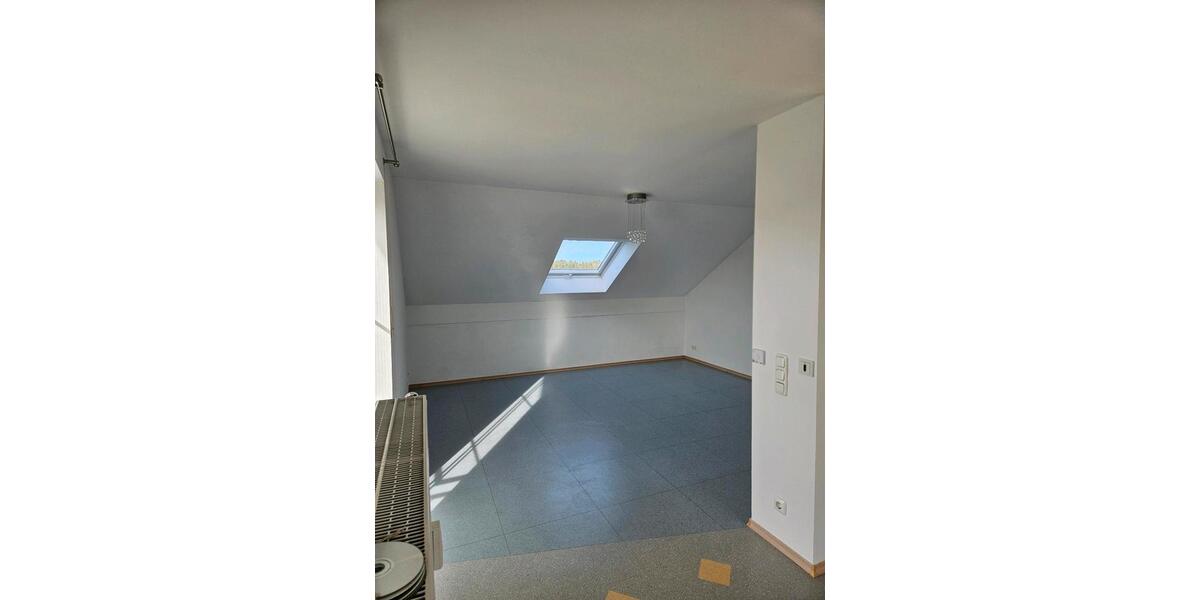 Dachgeschoßwohnung Cham - 3 Zimmer, 98 m&sup2;, 820&euro; | Angebot:18537304