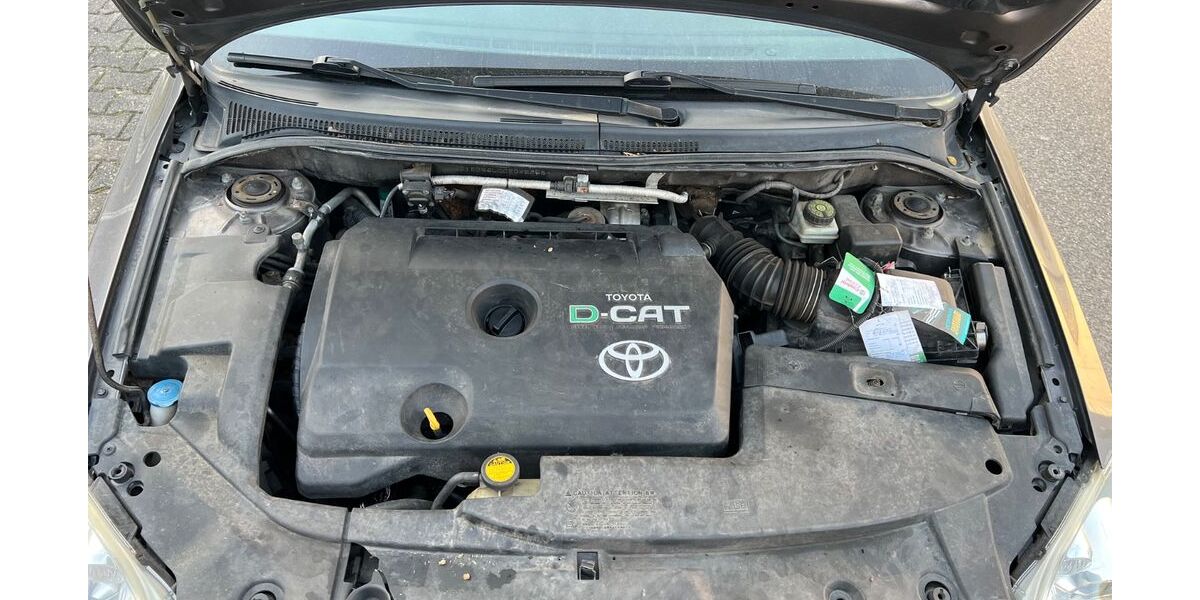 Toyota Avensis 356.736 km 3.600 &euro; Troisdorf 53840