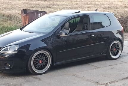 VW Golf 297.000 km 3.900 &euro; Fünfseen OT Rogeez 17213