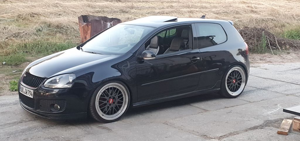 VW Golf 297.000 km 3.900 &euro; Fünfseen OT Rogeez 17213