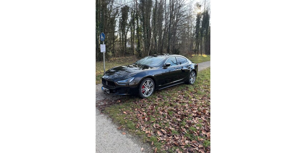 Maserati Ghibli 86.000 km 31.900 &euro; München 80993