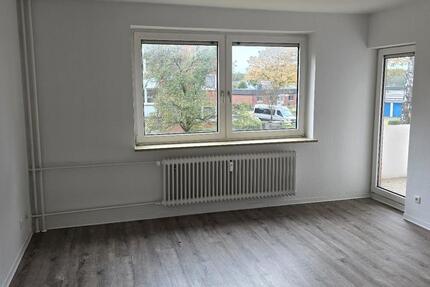 Lichtdurchflutete 3-Zimmer Wohnung ca. 67,84m² mit Loggia und Einbauküche zimmer