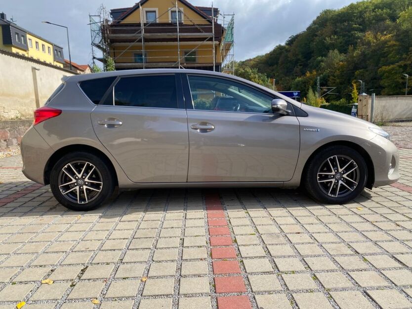 Toyota Auris 223.000 km 7.999 € Dresden 01187