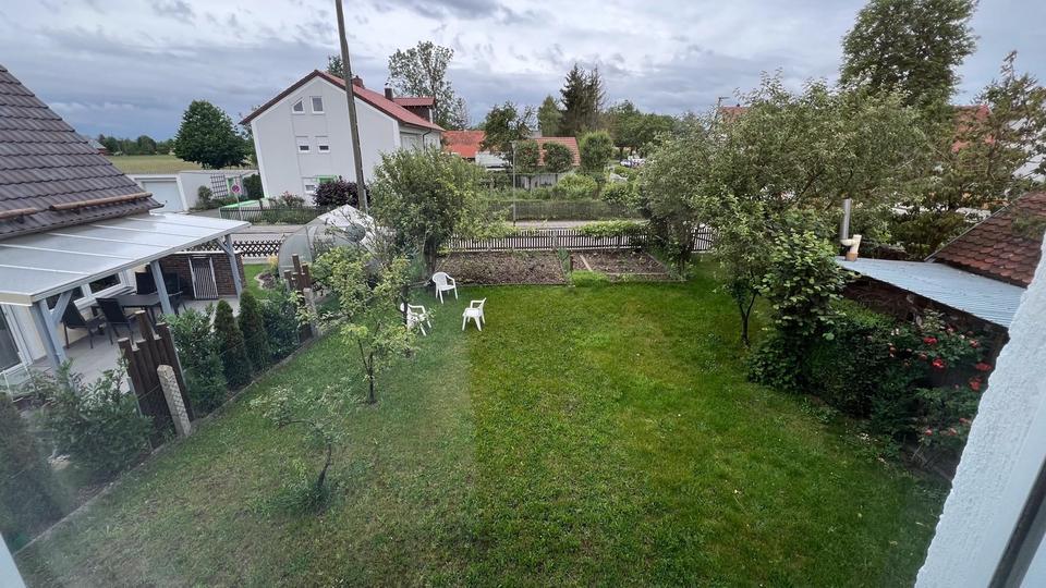 Helle 3,5 Zimmer Wohnung mit großem Garten & kernsaniert