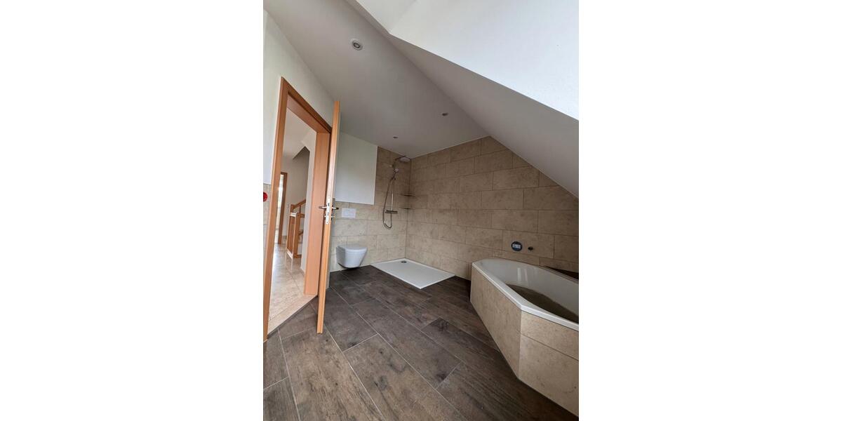 Reihenhaus Neustadt an der Donau - 6 Zimmer, 130 m&sup2;, 1.450&euro; | Angebot:27613178