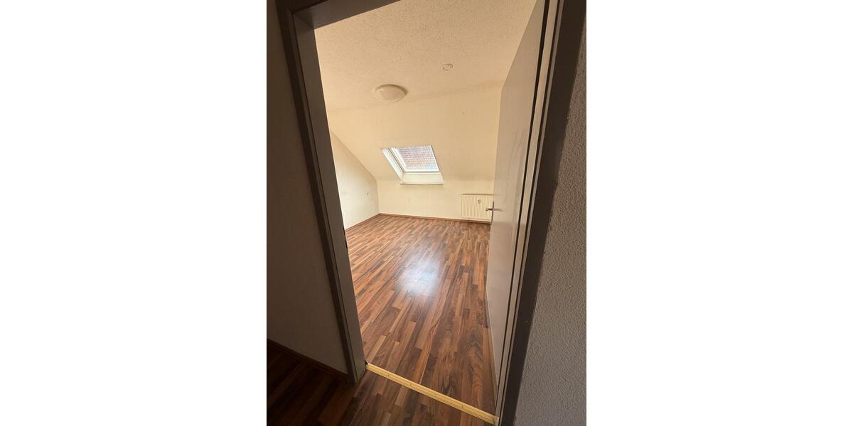 Dachgeschoßwohnung Ofterdingen - 5 Zimmer, 95 m&sup2;, 950&euro; | Angebot:26637754