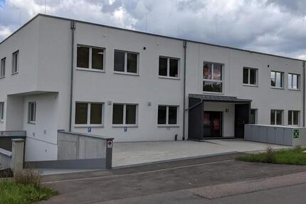 Neu - €8qm - 4 x 275qm oder 1.100qm, Tiefgarage mit 19x E-Ladestationen, Aufzug, Klimatisiert zimmer