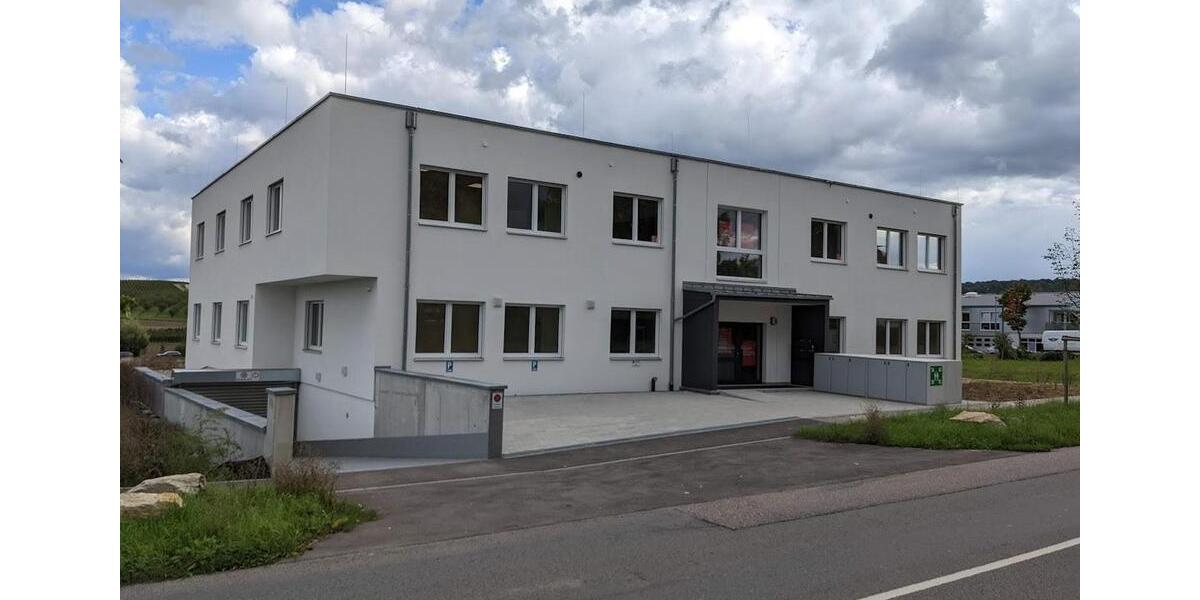 Neu - €8qm - 4 x 275qm oder 1.100qm, Tiefgarage mit 19x E-Ladestationen, Aufzug, Klimatisiert zimmer