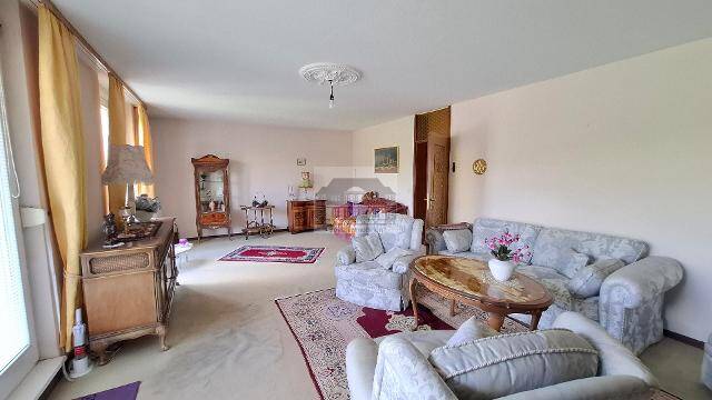 Helle und geräumige 3-Zimmer Wohnung mit Lift, Balkon, Carport