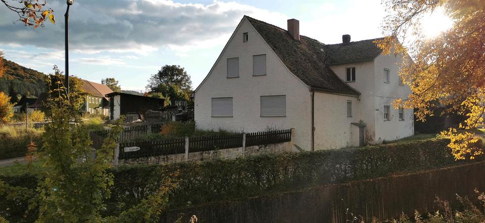 Doppelhaushälfte Treuchtlingen - 11 Zimmer, 184 m&sup2;, 195.000&euro; | Angebot:26820213