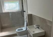 Helle renovierte 3 Zimmer Wohnung -Fußbodenheizung-wärmepumpe