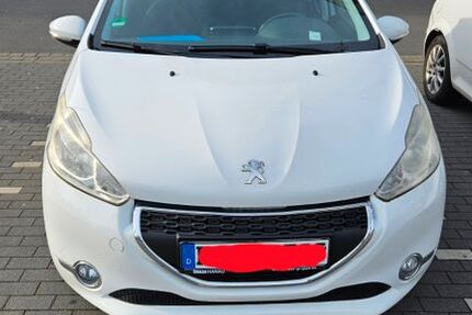 Peugeot 208 187.037 km 2.450 &euro; Darmstadt 64289