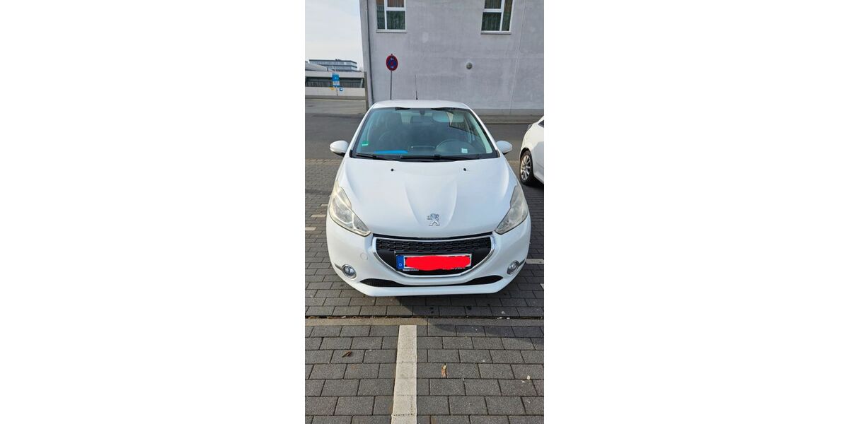 Peugeot 208 187.037 km 2.450 &euro; Darmstadt 64289