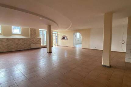 Große Fläche für Produktion oder Lager sucht innovativen Betreiber zimmer