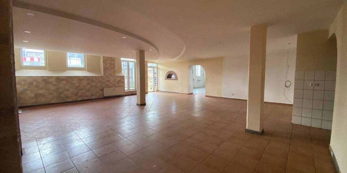 Große Fläche für Produktion oder Lager sucht innovativen Betreiber zimmer