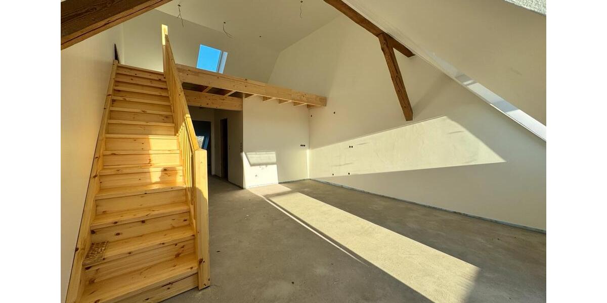 Dachgeschoßwohnung Tating - 4 Zimmer, 105 m&sup2;, 1.550&euro; | Angebot:26381911