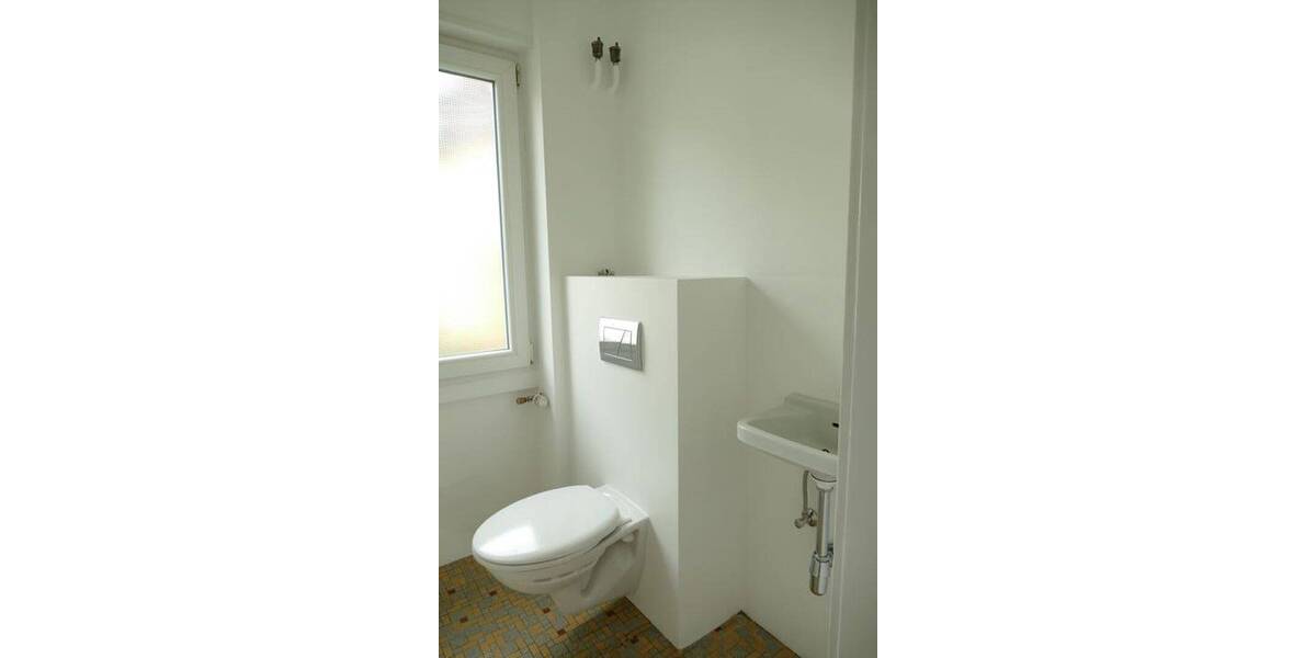 DG mit Balkon: helle großzügige 3-Zimmer + Wohnküche + Bad + GästeToilette, keine Schrägen,zentral 3 zimmer