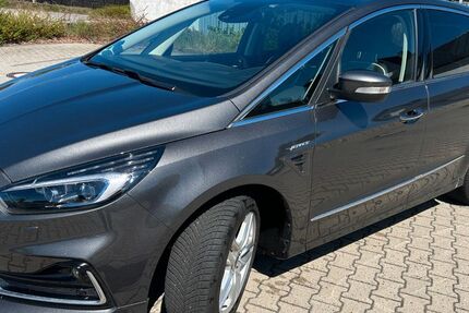 Ford S-Max 69.500 km 29.900 &euro; Schwepnitz 01936