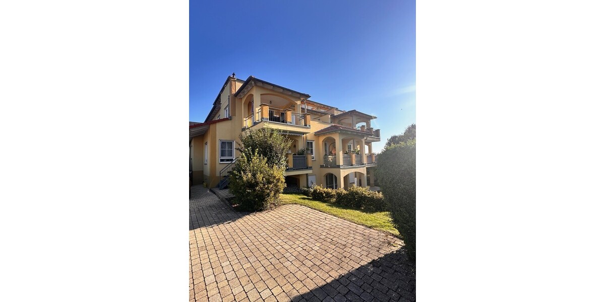 Moderne 4,5 Zimmer-Maisonette-Wohnung mit drei Balkonen, Kamin und Weitblick 4.5 zimmer