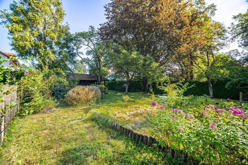 mit Bauvorbescheid- großes Grundstück mit EFH zur Wohntraumgestaltung - Neubau oder Kernsanierung