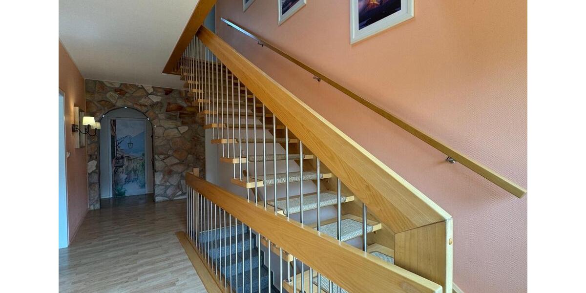 Einfamilienhaus Braunfels - 7 Zimmer, 220 m&sup2;, 434.000&euro; | Angebot:26368437