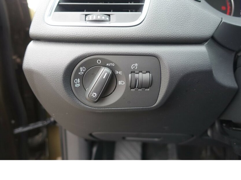 Q3 2.0 TDI quattro Bi-Xenon Navi PDC S-Line 8x Alu