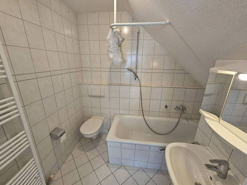Bezahlbares Eigenheim: Leerstehende hochwertig sanierte Wohnung in gepflegter Umgebung zu verkaufen