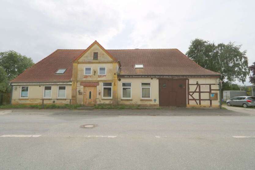 Haus zum Kaufen in Riepsdorf Altratjensdorf 900.000 € 277.25 m²