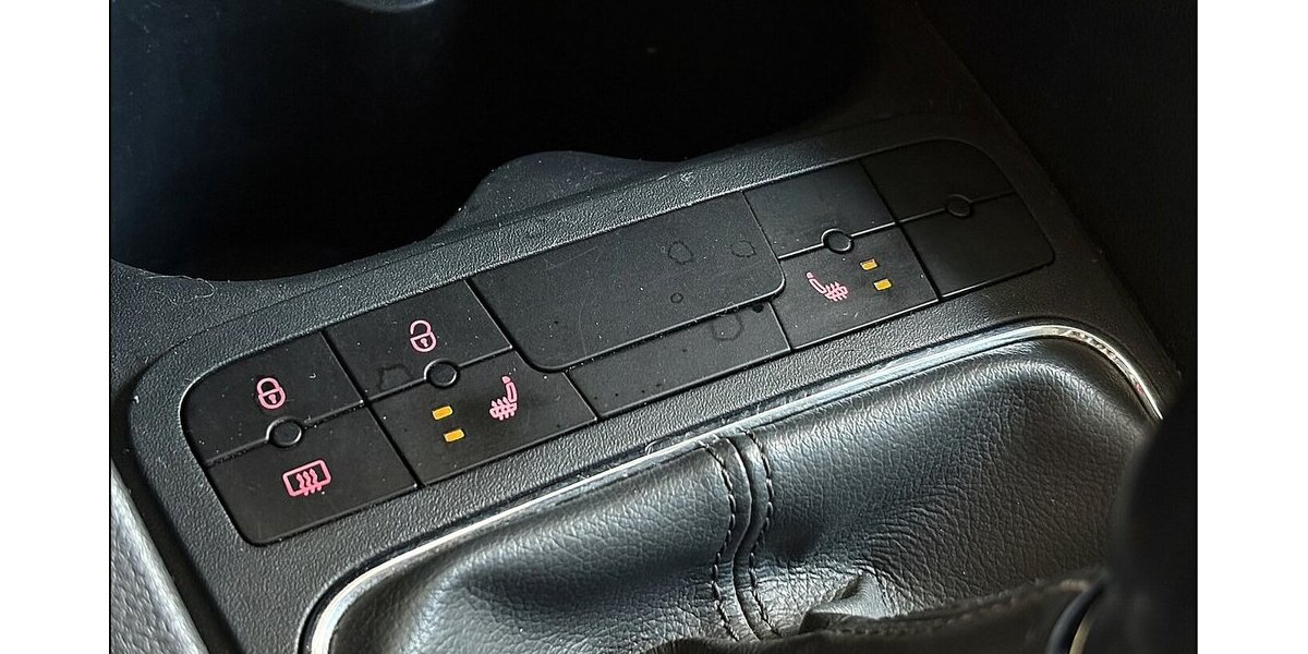 Seat Ibiza 1.2 TSI Style 1. Hand PDC Klima 186.000 km 4.999 &euro; Stade 21682