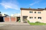 Bad Dürrheim - Doppelhaushälfte mit Potenzial, solider Massivbau mit 2 Wohneinheiten, Balkon, Terrasse und 2 Garagen in ruhiger Sackgassenlage ! 9 zimmer