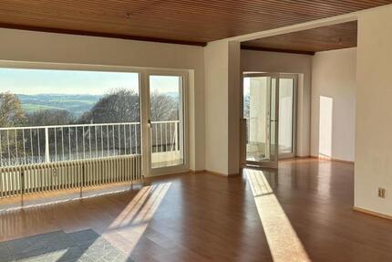 Hennef-Höhenlage: Große 3-Zi-Whg., einzigartige Waldrandlage, Balkon mit Fernblick, Kaminanschluss 3 zimmer