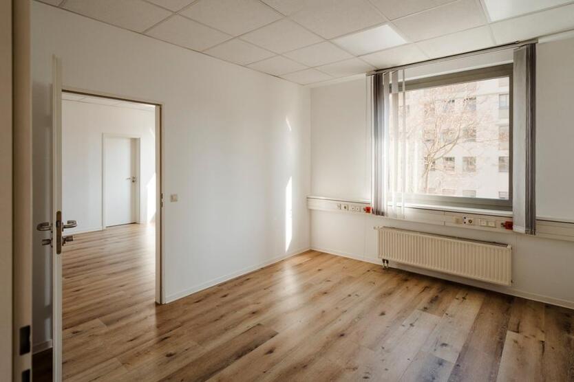 Bürofläche in Büro-WG am HBF Mainz zu vermieten. NK inklusive!