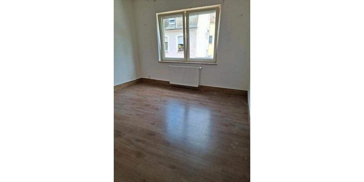 Etagenwohnung Neunkirchen - 4 Zimmer, 110 m&sup2;, 750&euro; | Angebot:26403432