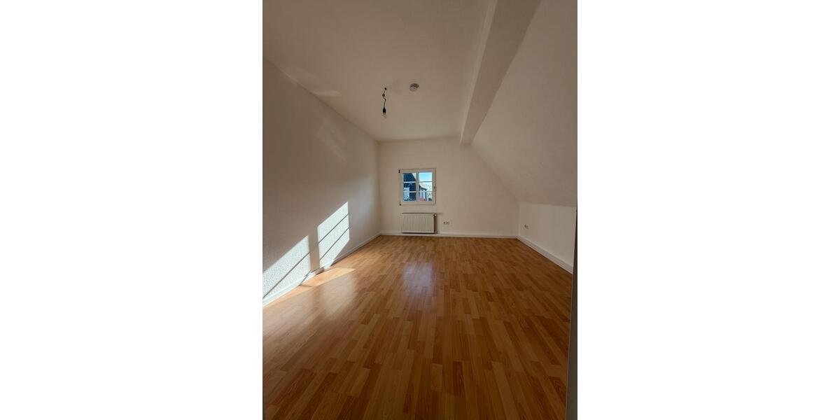 Dachgeschoßwohnung Remscheid Lüttringhausen - 2 Zimmer, 63 m&sup2;, 500&euro; | Angebot:24896175