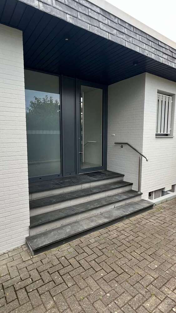 Haus zum Mieten in Düren 1.990 € 238 m²