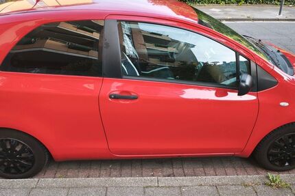 Toyota Yaris 197.800 km 2.500 &euro; Neuss 41462