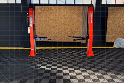 Werkstattplatz mit Hebebühne zu vermieten – ideal für Schrauber zimmer