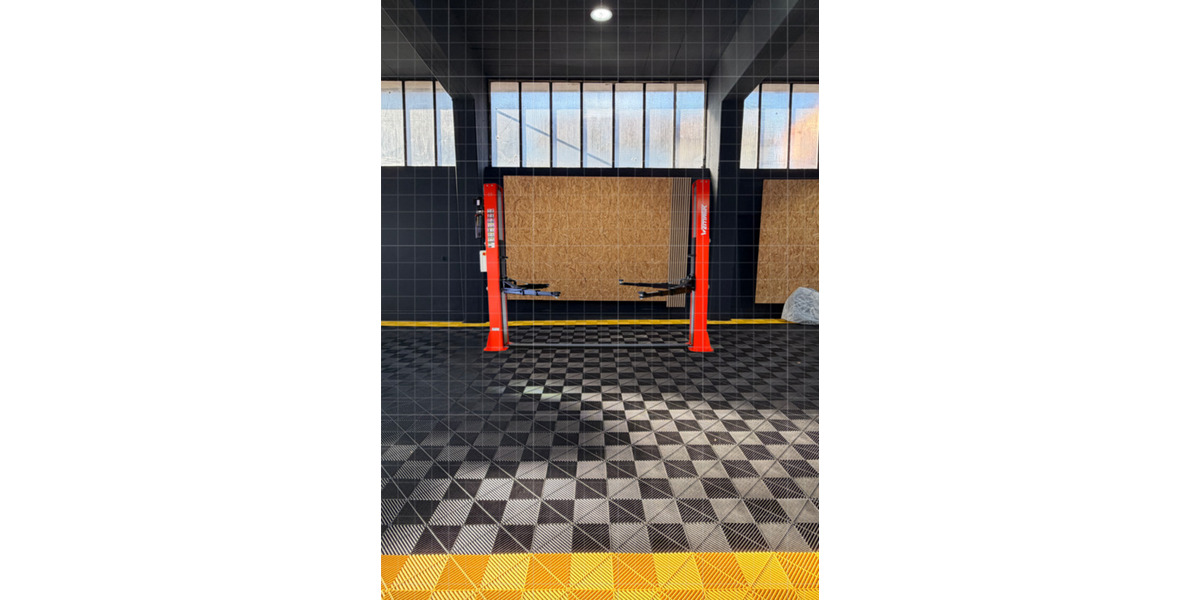 Werkstattplatz mit Hebebühne zu vermieten – ideal für Schrauber zimmer